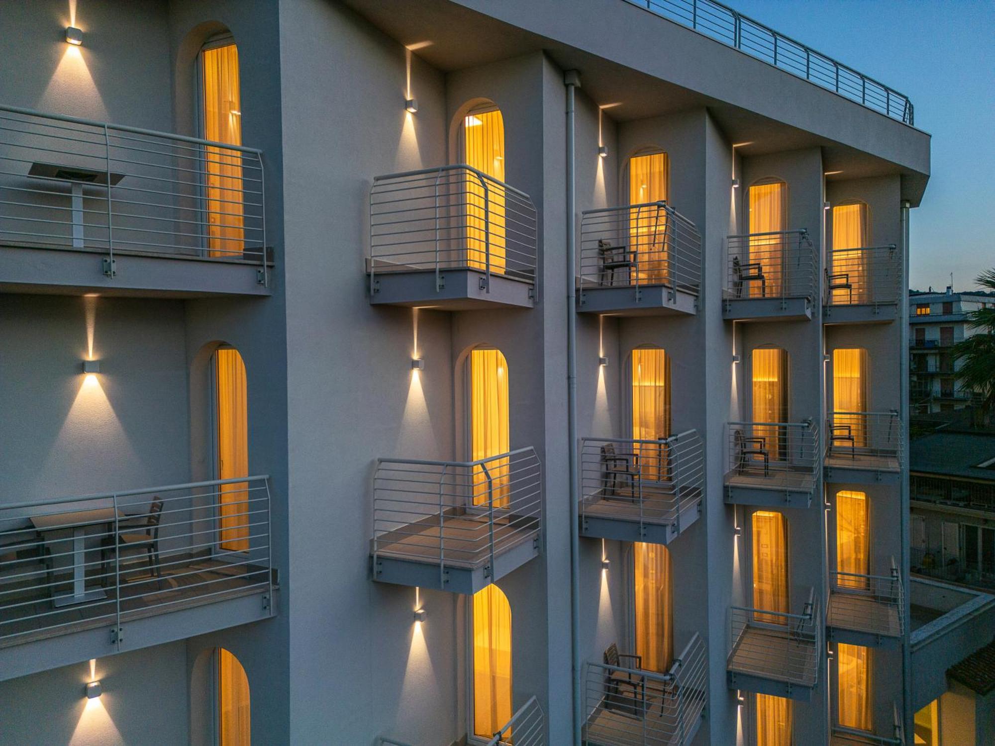 Hotel Velia Grottammare Εξωτερικό φωτογραφία